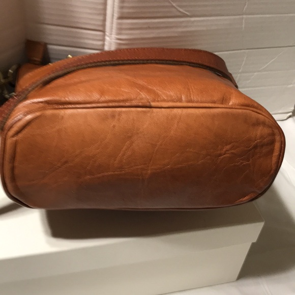 Berliner Sofia leather crossbody bag with 2 outside slip pockets and pouch. NWOT - Picture 5 of 14